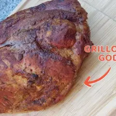 Jak grillować karkówkę na grillu, aby uniknąć przesuszenia mięsa?