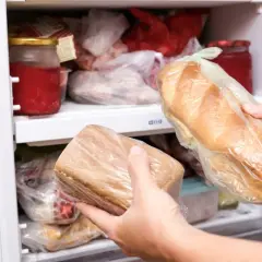Jak odmrażać chleb, aby zachować jego świeżość i smak?
