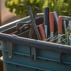 Pojemnik na balkon - idealne rozwiązanie do przechowywania na zewnątrz