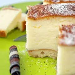 Pyszne ciasto z jogurtu greckiego – proste przepisy na każdy smak