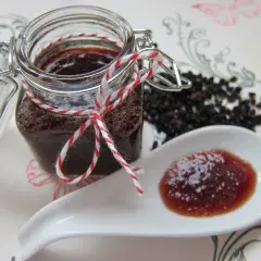 Przepisy z mrożoną aronią: Jak wykorzystać tę jagodę w kuchni?