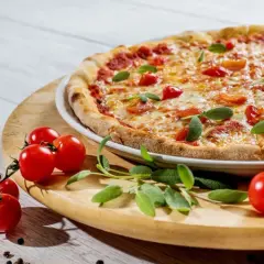 Jak podgrzać mrożoną pizzę w mikrofali, aby nie straciła smaku