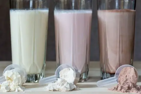 Shake proteinowy przed czy po treningu - co wybrać dla lepszych efektów?