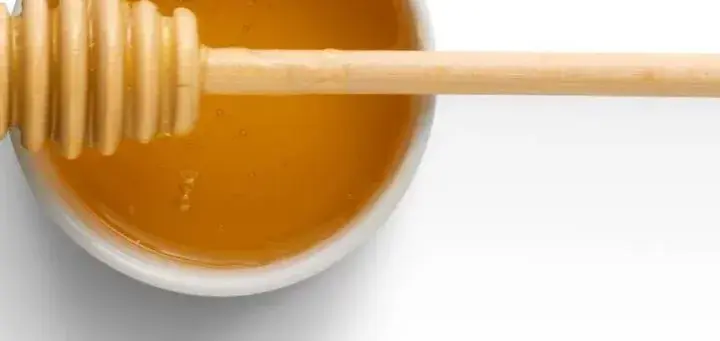 100 ml miodu ile to łyżek – proste przeliczenie dla każdego kucharza