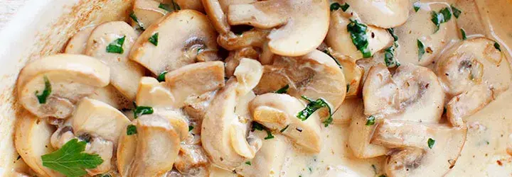Pyszne i proste przepisy na obiad z pieczarkami, które zaskoczą
