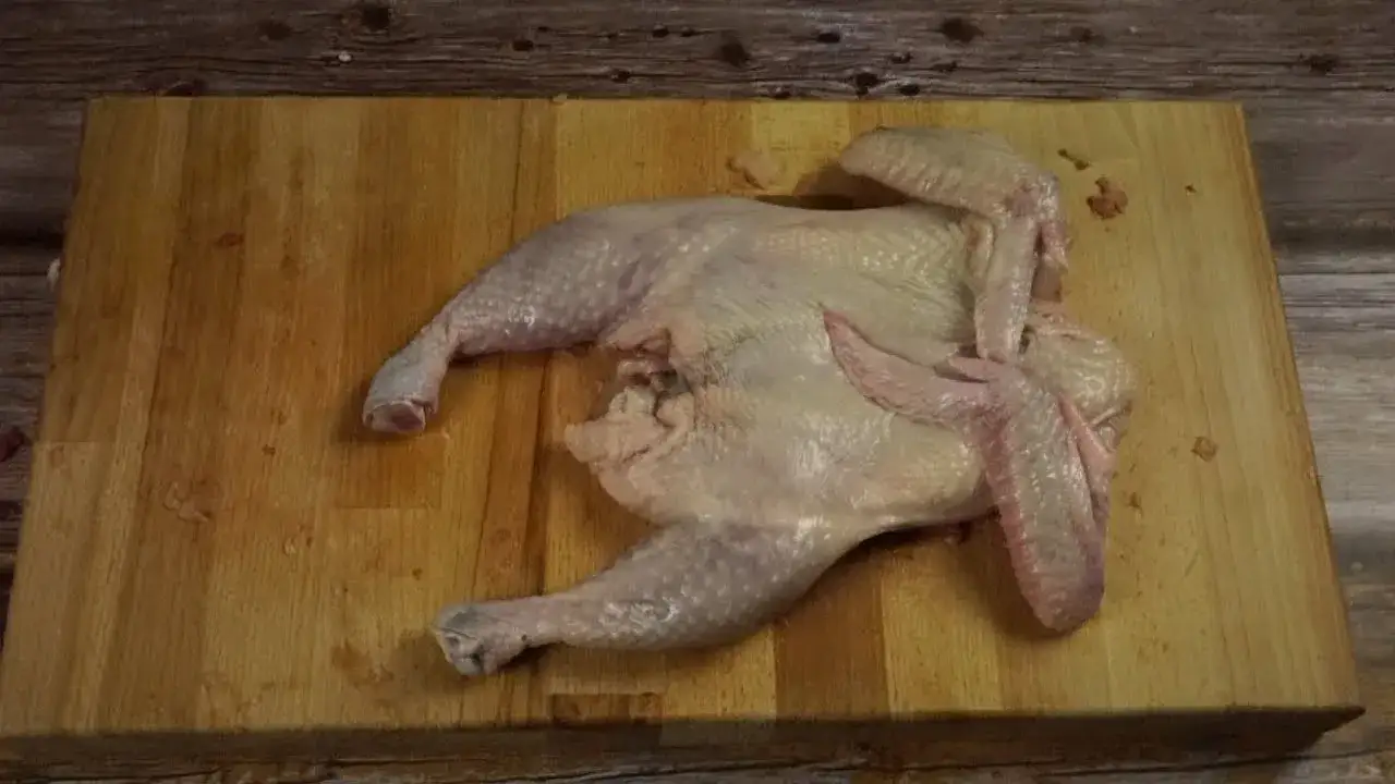 Zdjęcie Jak rozebrać kurczaka łatwo i szybko – krok po kroku do idealnych kawałków